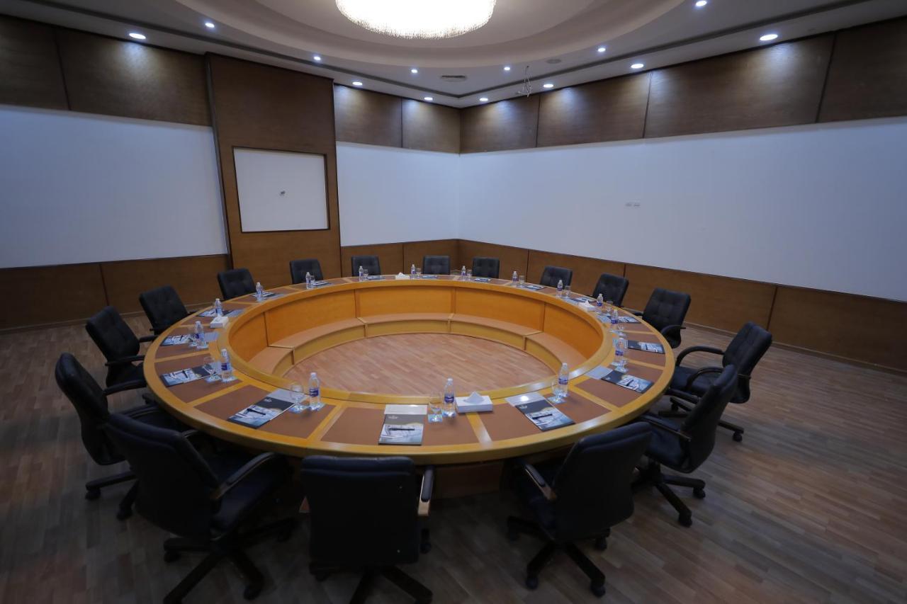Tolip Gardens Hotel カイロ エクステリア 写真 The meeting room of the Executive Board