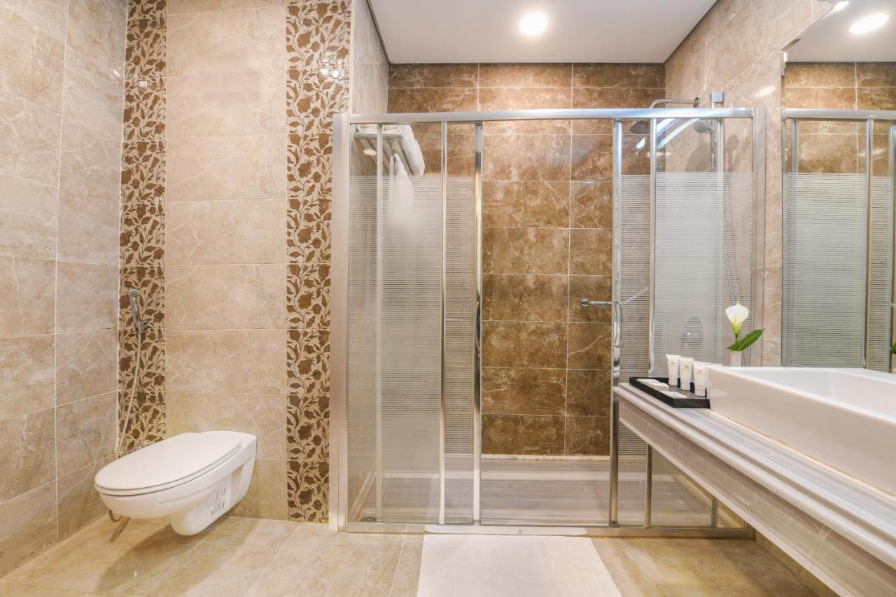 Tolip Gardens Hotel カイロ エクステリア 写真 A shower enclosure