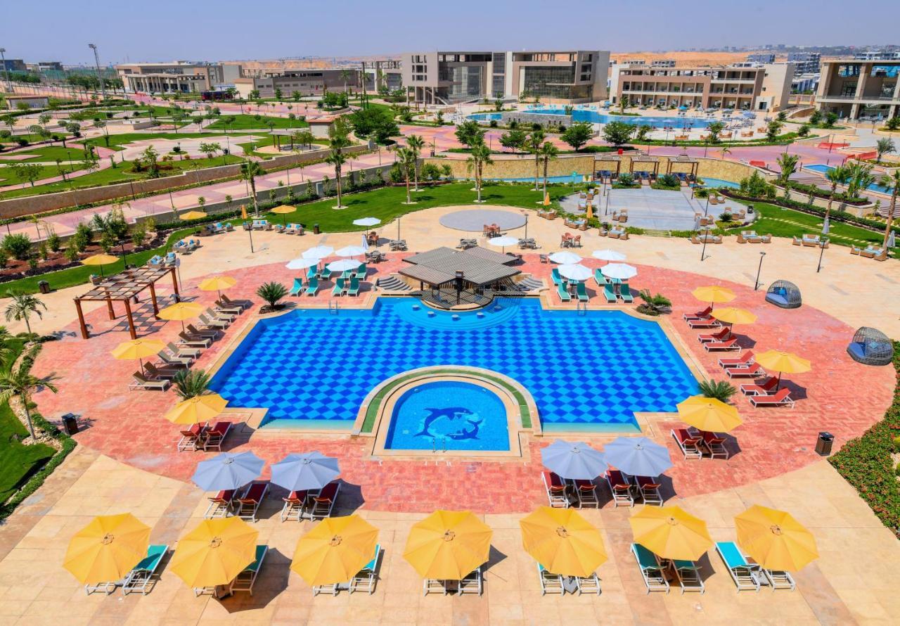 Tolip Gardens Hotel カイロ エクステリア 写真 The swimming pool at the resort